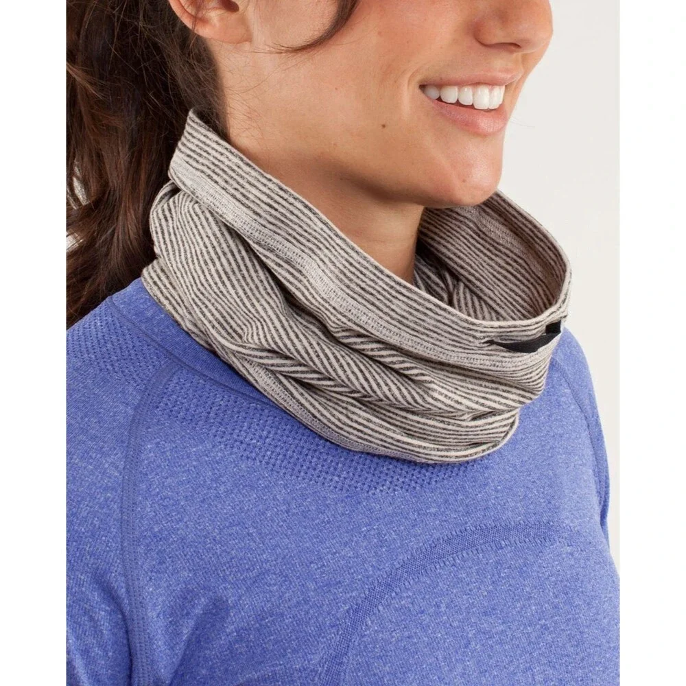 Lululemon Brisk Run Neck Warmer Gaiter Infinity Scarf Heathered Purple Drawcord